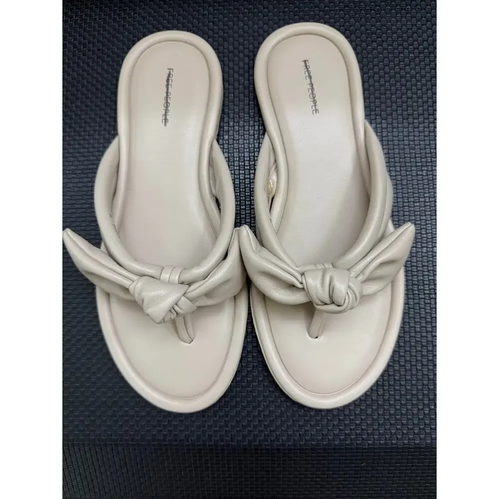 Free People Size 8 Brynn Bow Sandals Grey Nude Flip Flops Thongs Neutral Italy